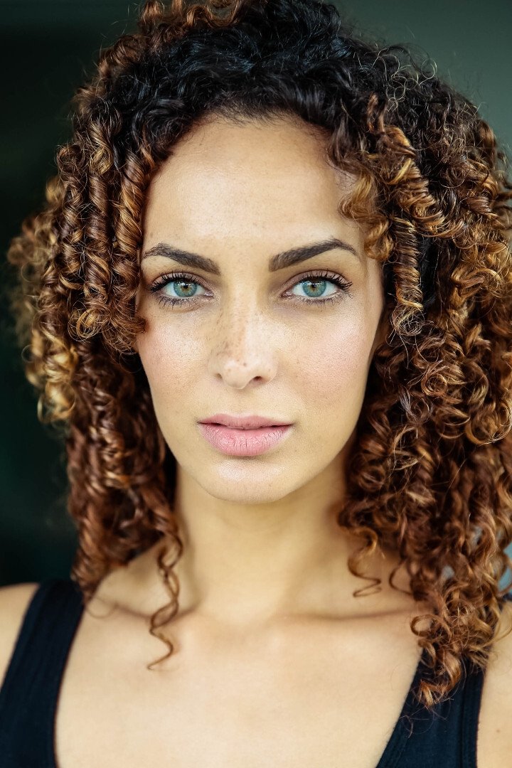 Melodie Casta backdrop