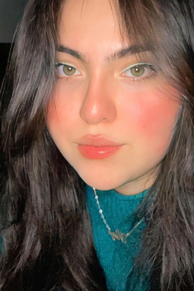 Katya Zúñiga backdrop