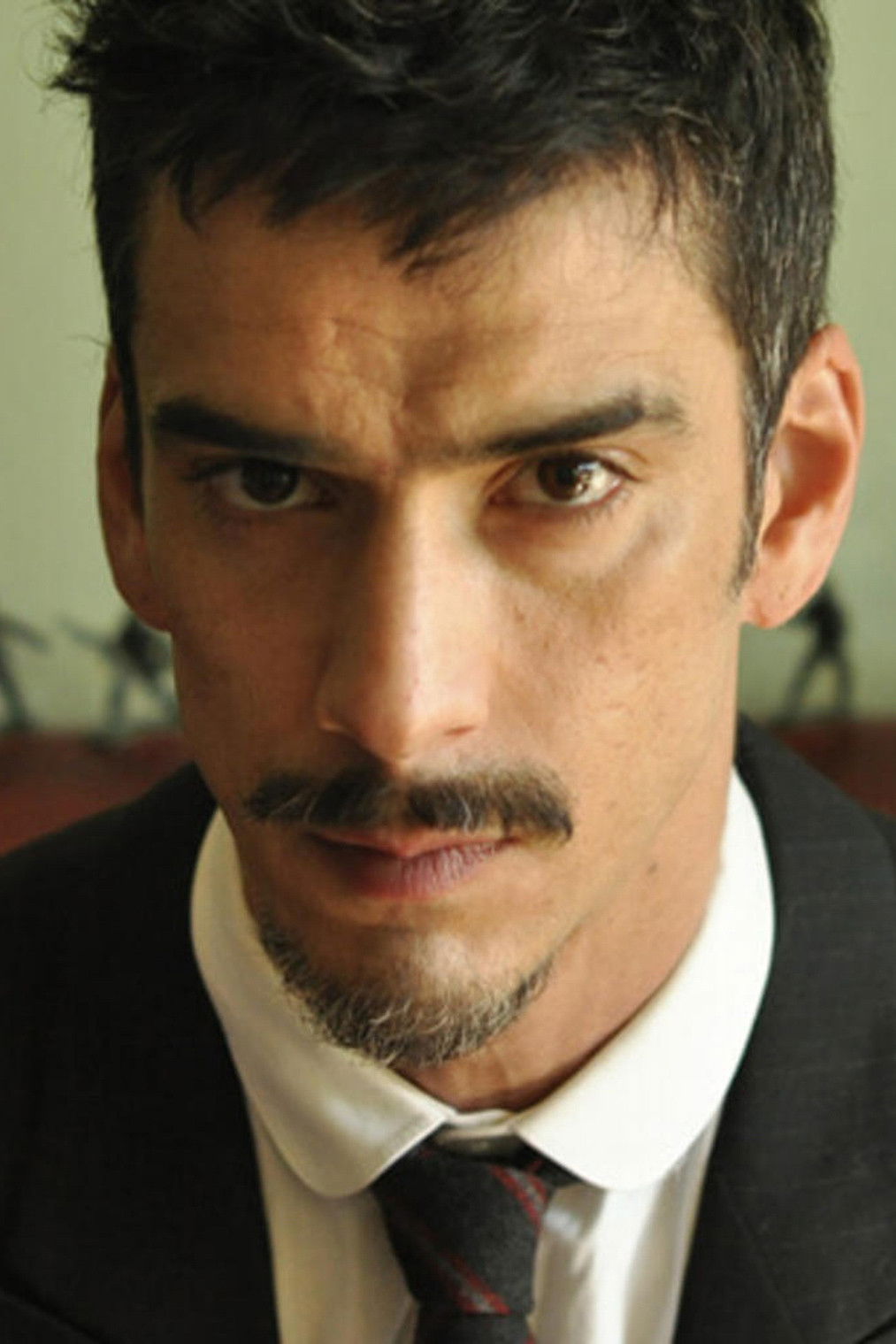 Vicente Almuna backdrop