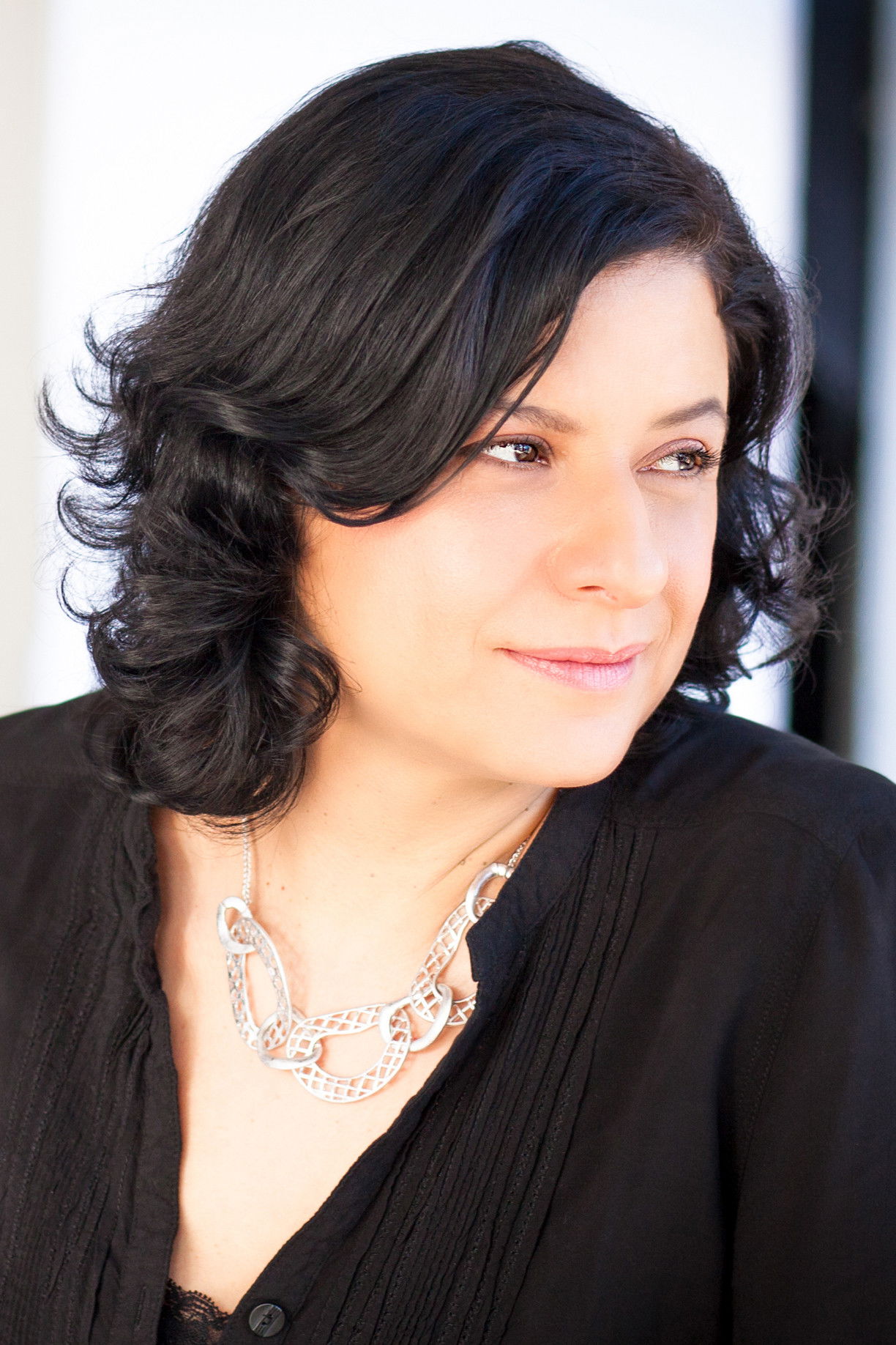 Mélikah Abdelmoumen backdrop