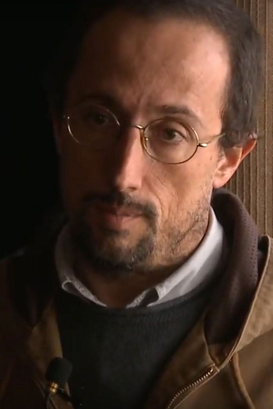 Tiago Cravidão backdrop