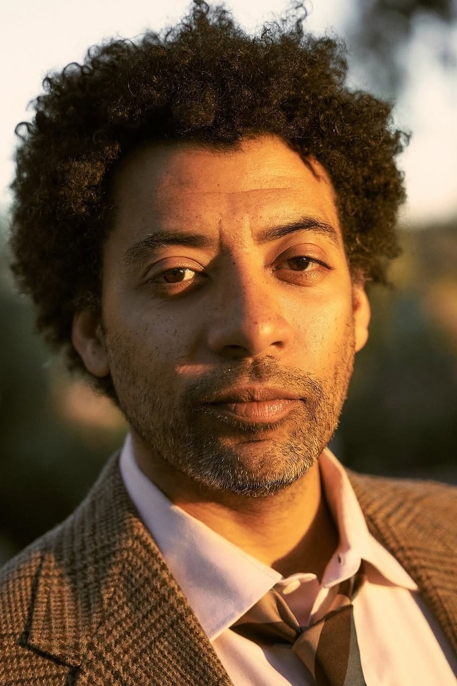 Monnie Aleahmad backdrop