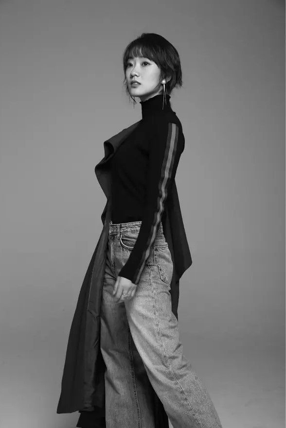 Yang Qifang backdrop