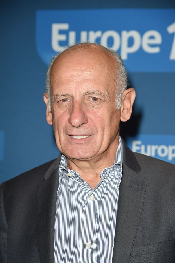 Jean-Michel Aphatie backdrop