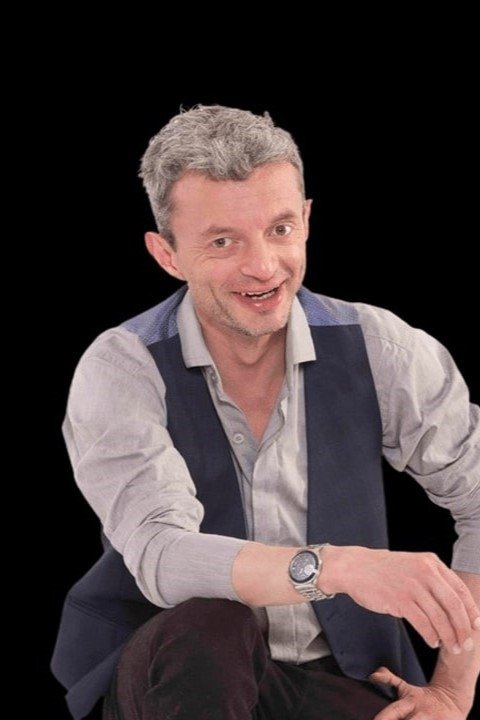 Carlos Humberto Gutiérrez backdrop