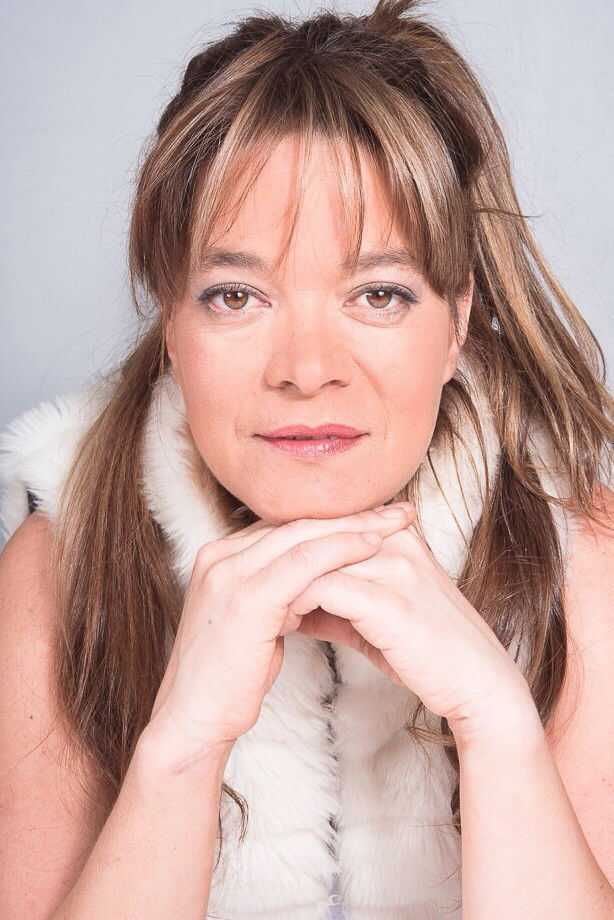 Luisa Fernanda Giraldo backdrop