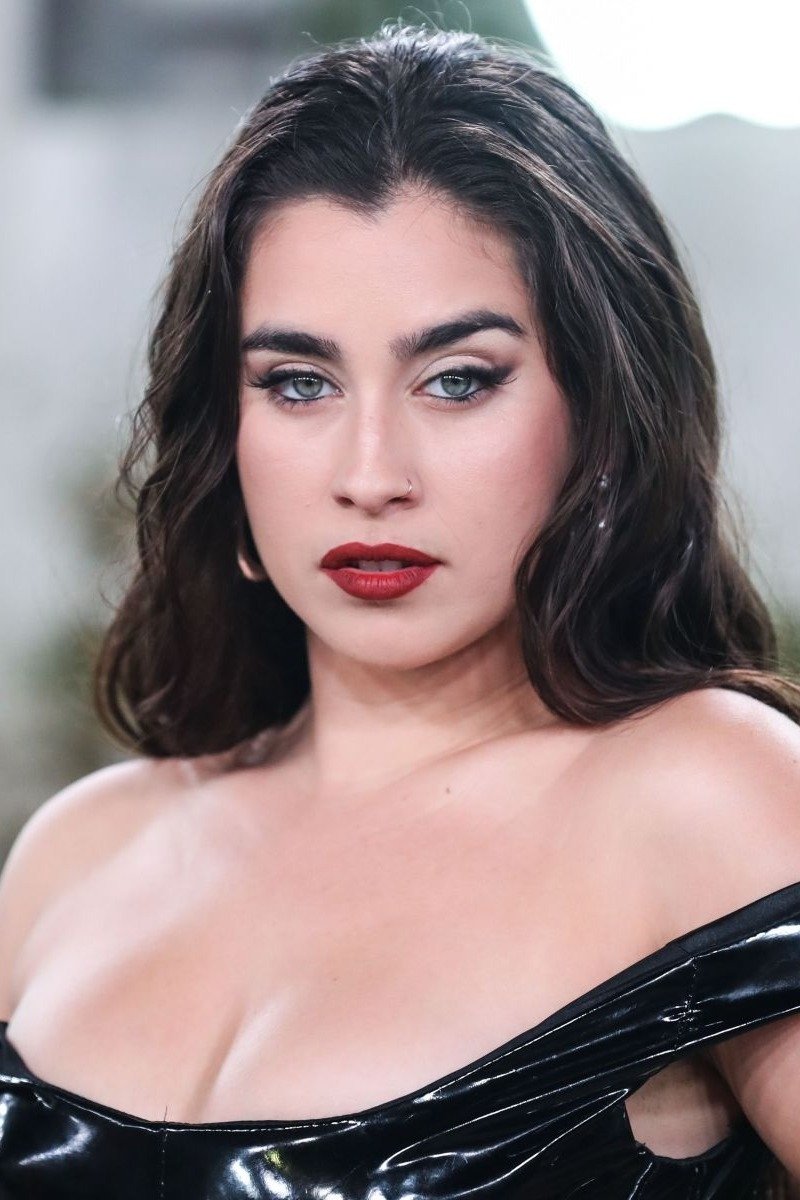 Lauren Jauregui backdrop