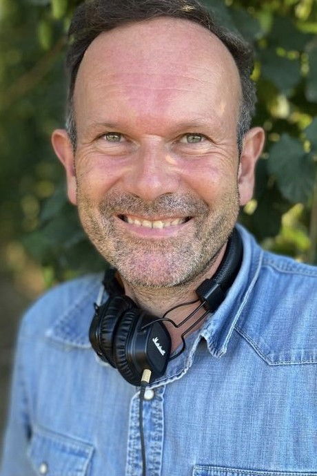 Emmanuel Descombes backdrop