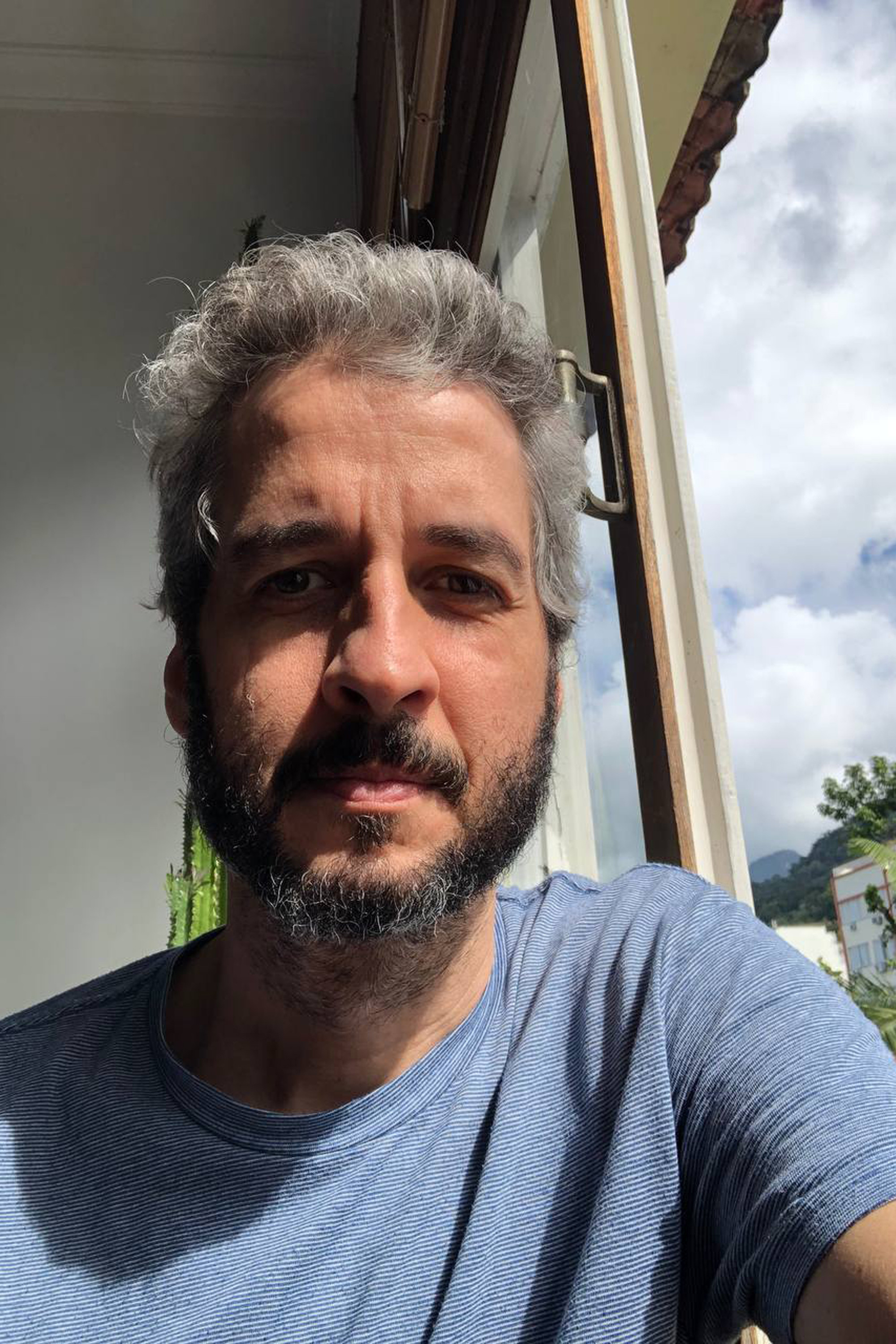 Eduardo Hunter Moura backdrop