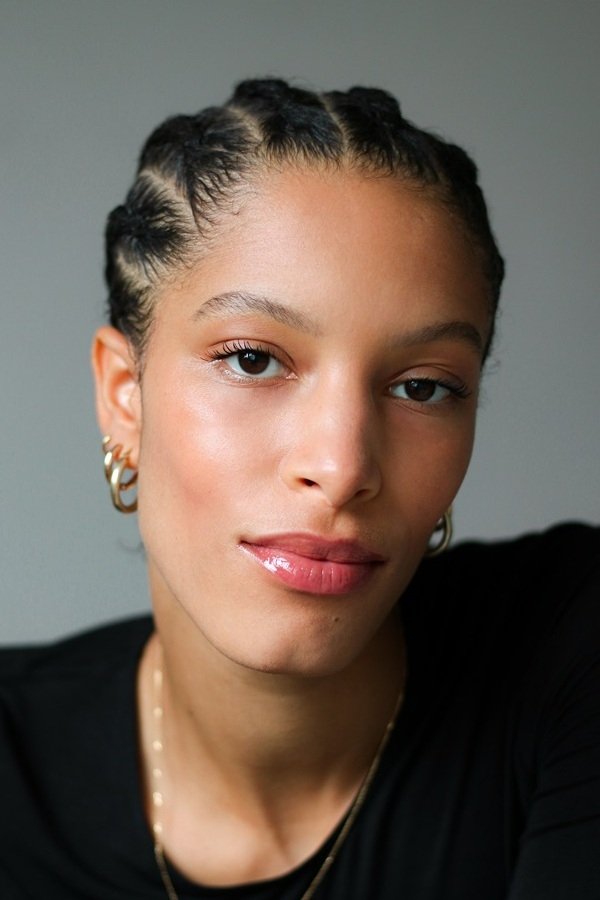 Angèle Mac backdrop