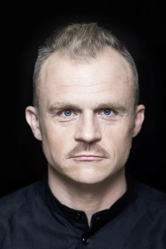 Piotr Rogucki backdrop