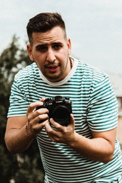 András Csapó backdrop