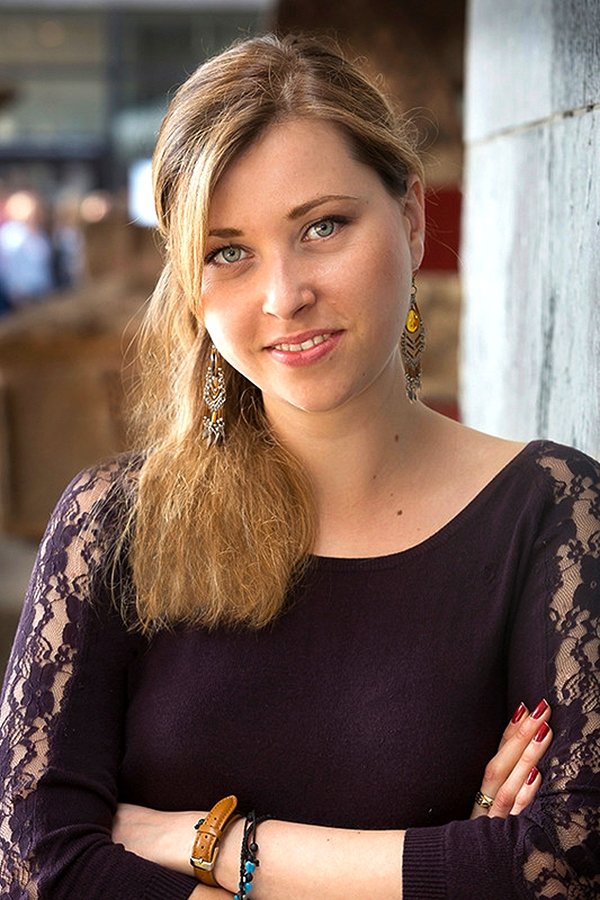 Maria Brendle backdrop