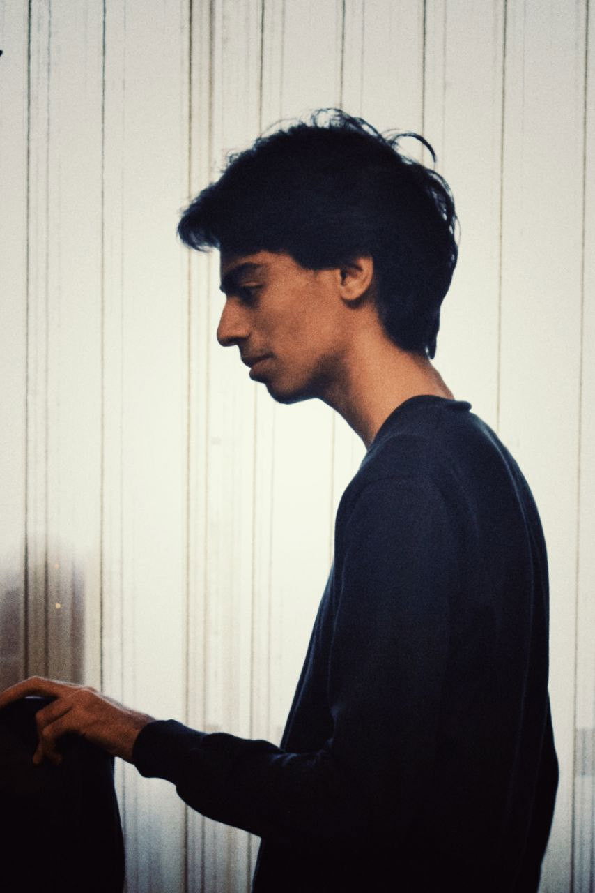 Ehsan Ghavidel backdrop