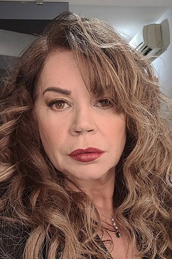 Eleni Dimou backdrop