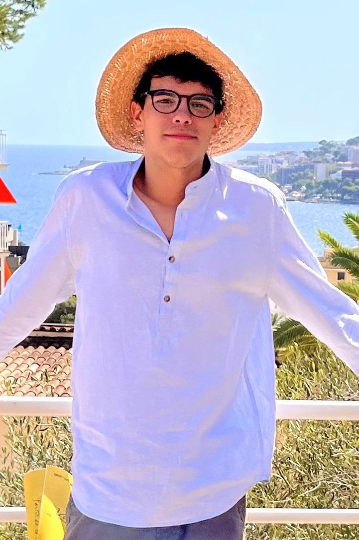 Andrej Tomin backdrop