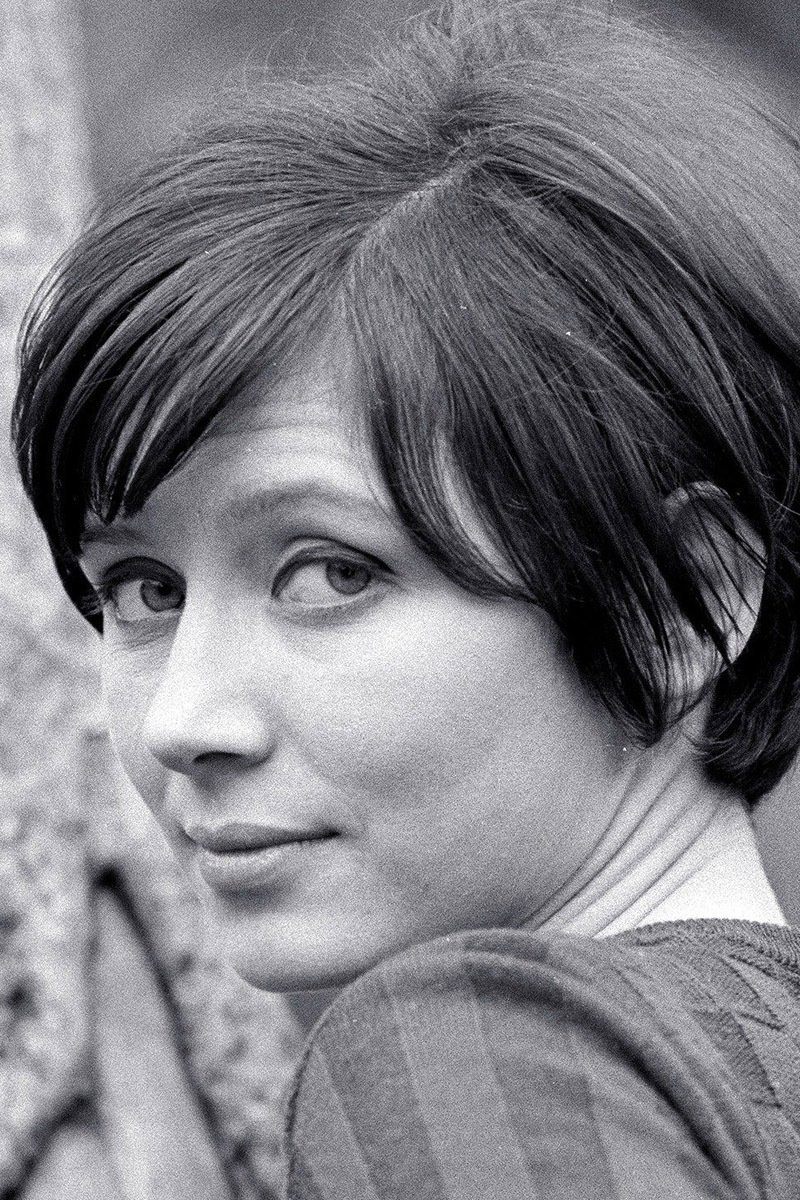 Gej Hamilton backdrop