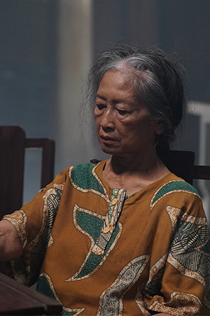 Sri Isworowati backdrop