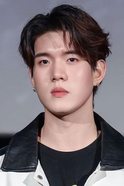 Gun Tieosuwan backdrop