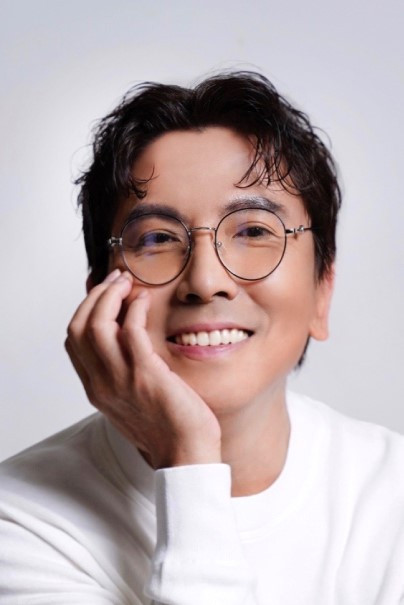 Heng-Chi Kuo backdrop