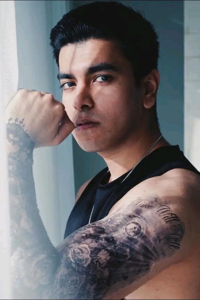 Salman Muqtadir backdrop