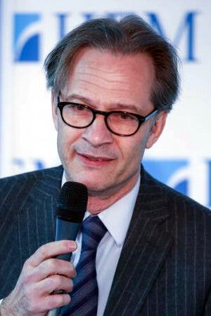 Bernard Pignerol backdrop