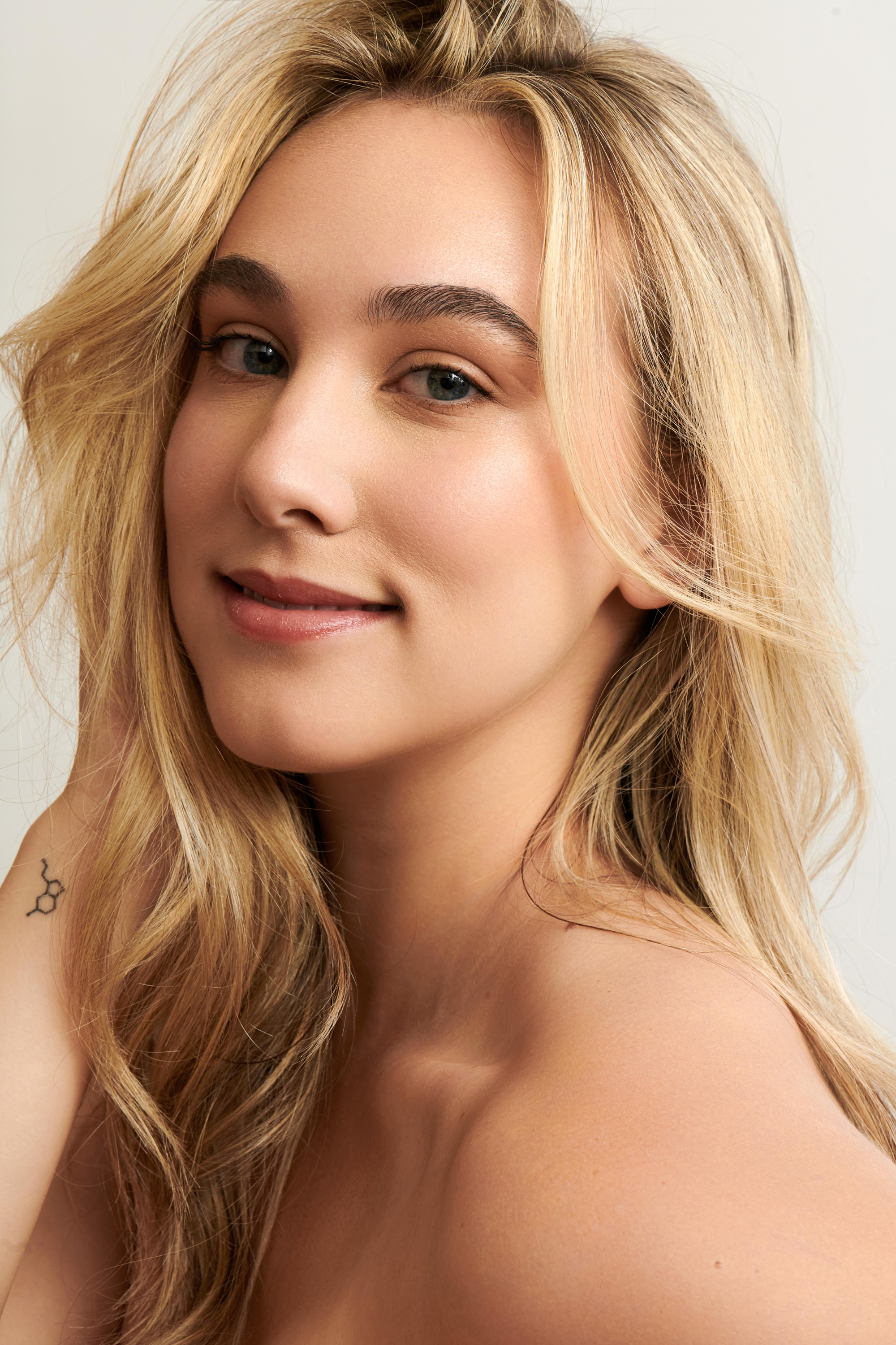 Sarah Helbringer backdrop