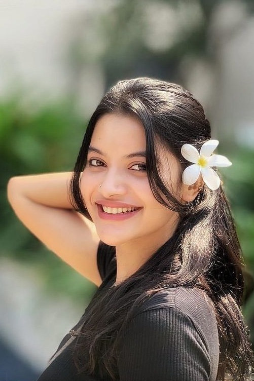 Nazifa Tushi backdrop