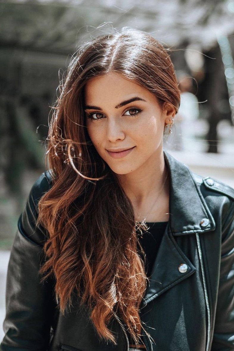 Julia Gibert backdrop