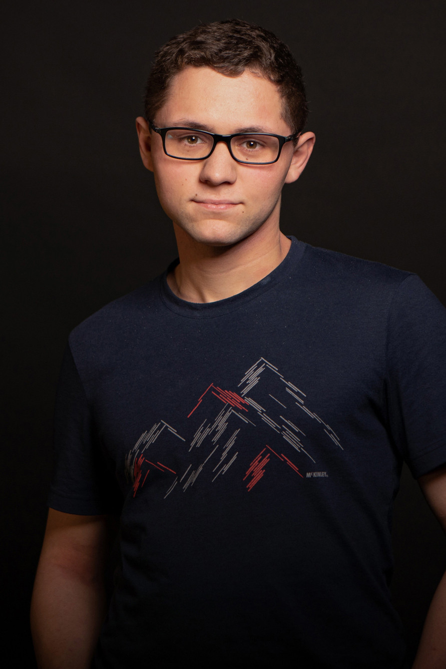 Louis Bennies backdrop