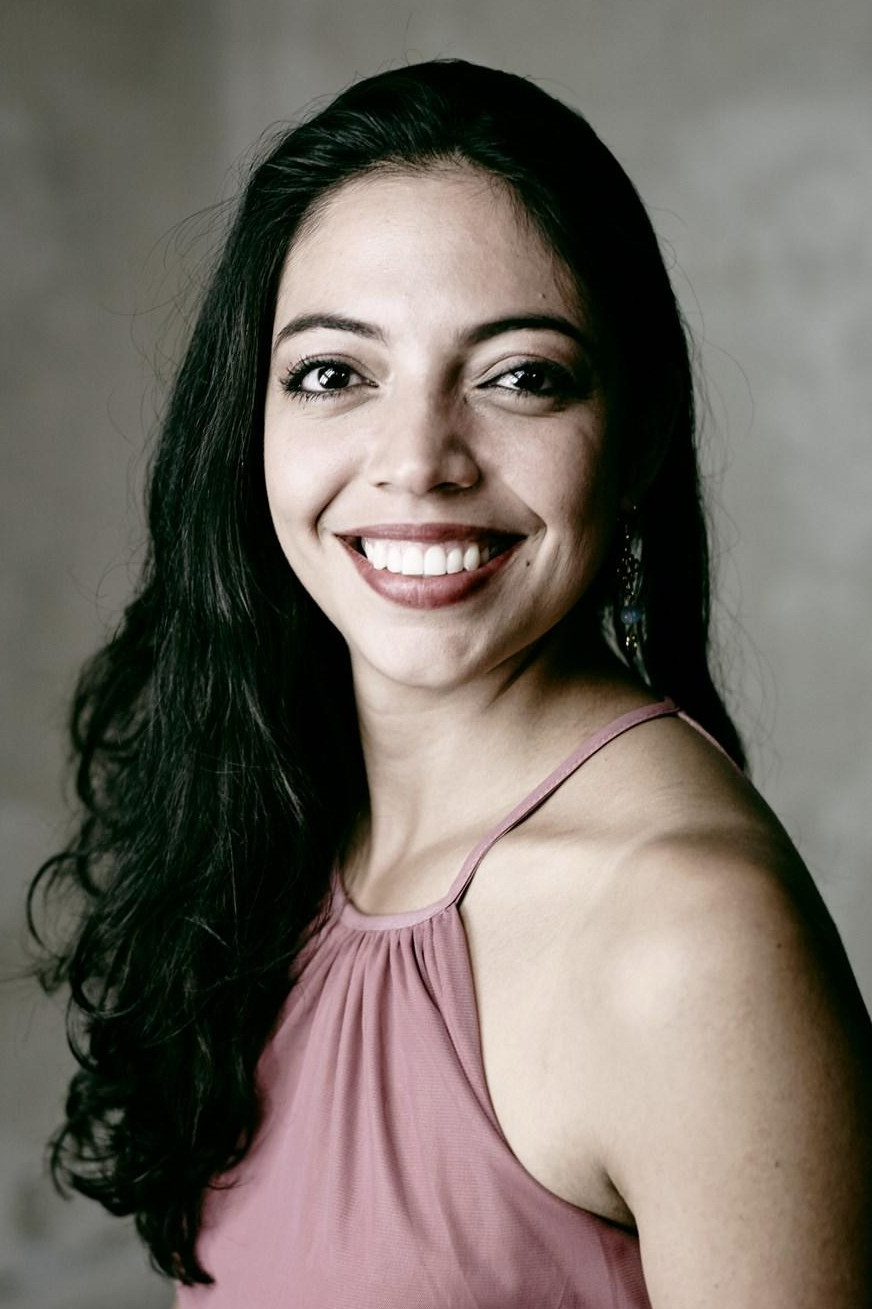 Fiorella Hincapié backdrop