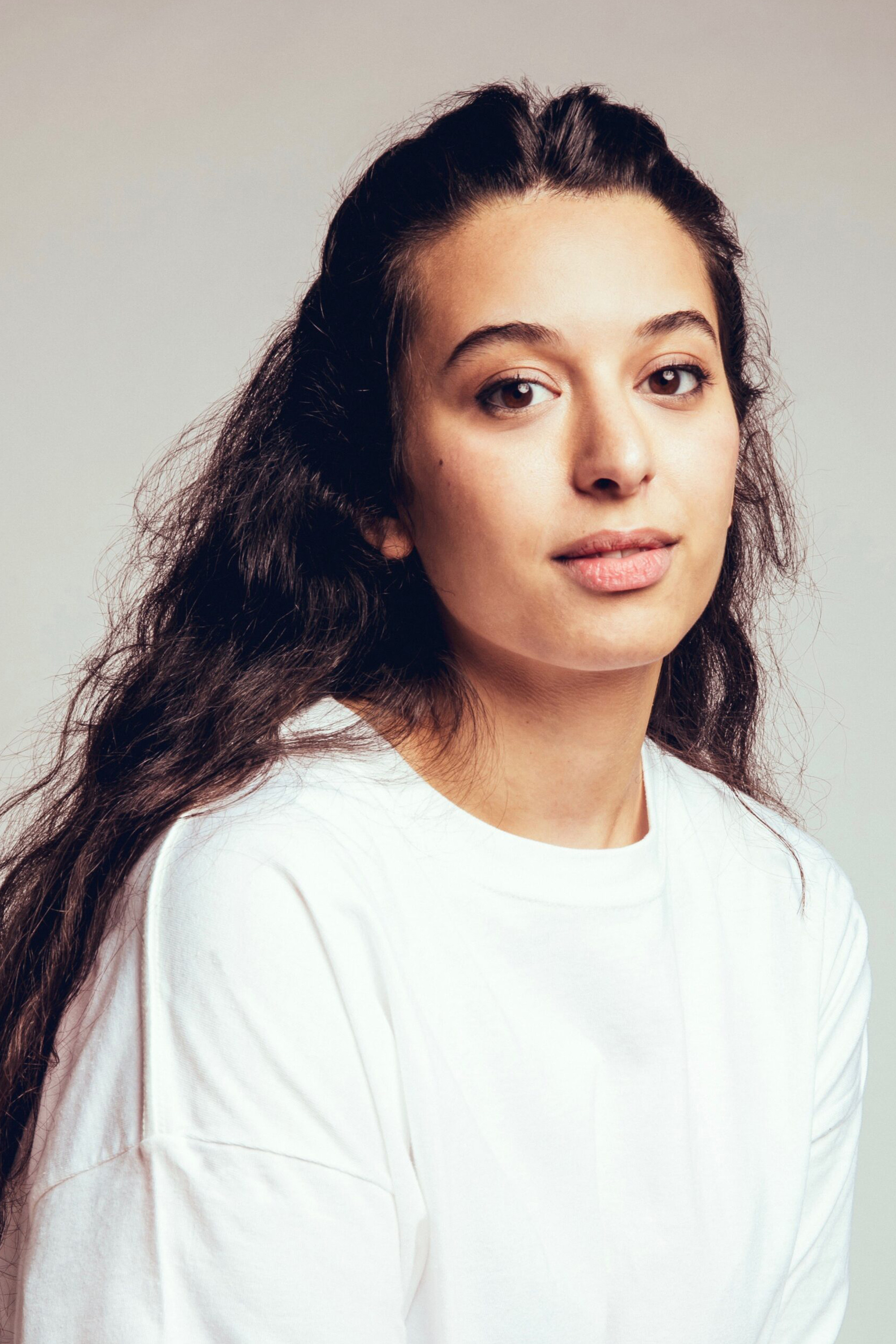 Lyna Khellef backdrop