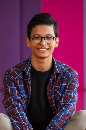 Yuani Blindenburg backdrop