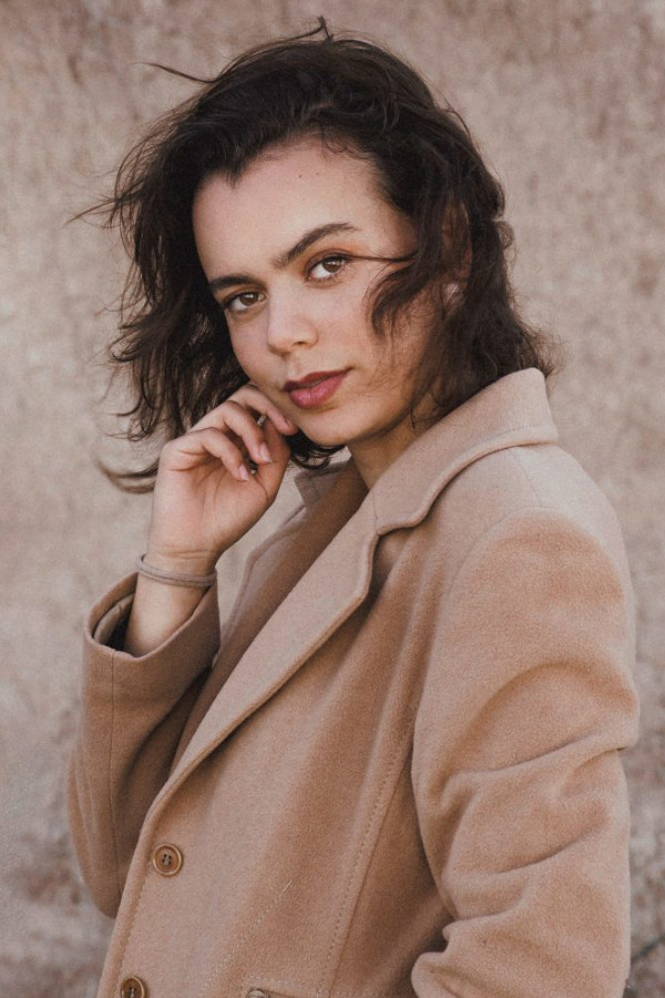 Estela Santos backdrop