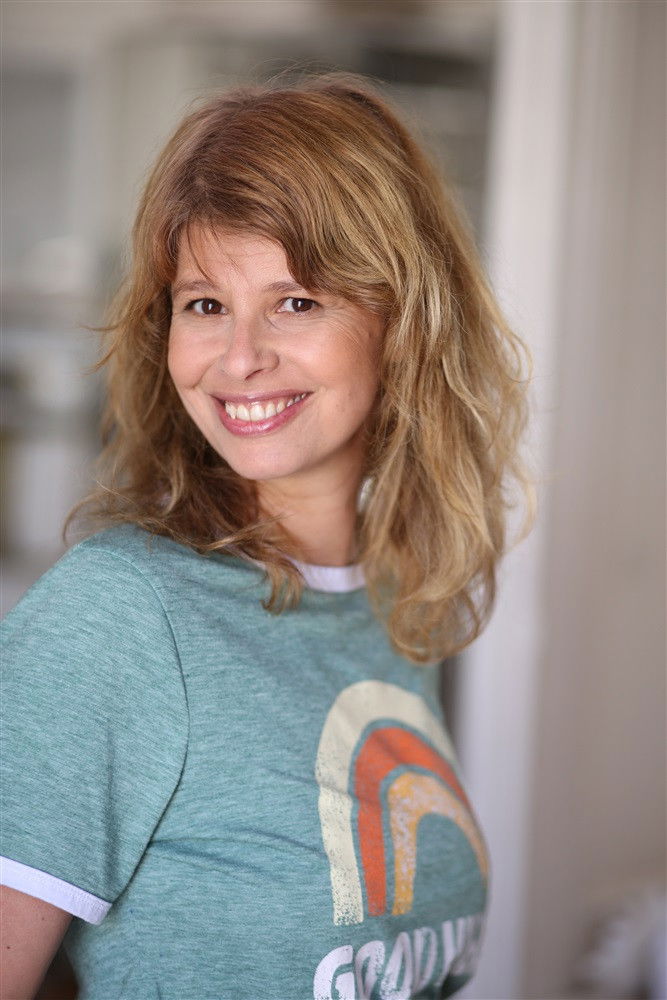 Laurie Marzougui backdrop