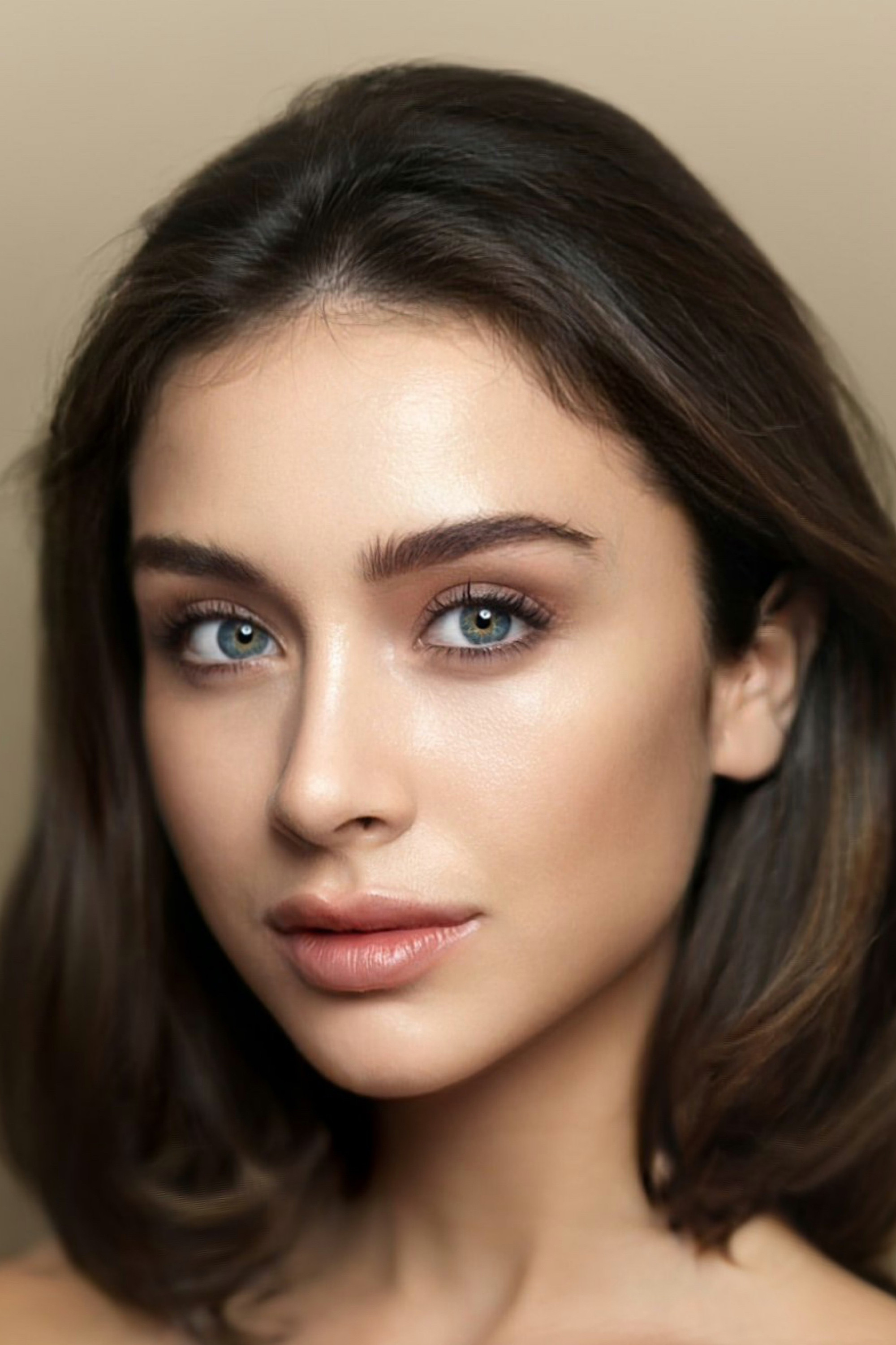 Claudia Bouza backdrop