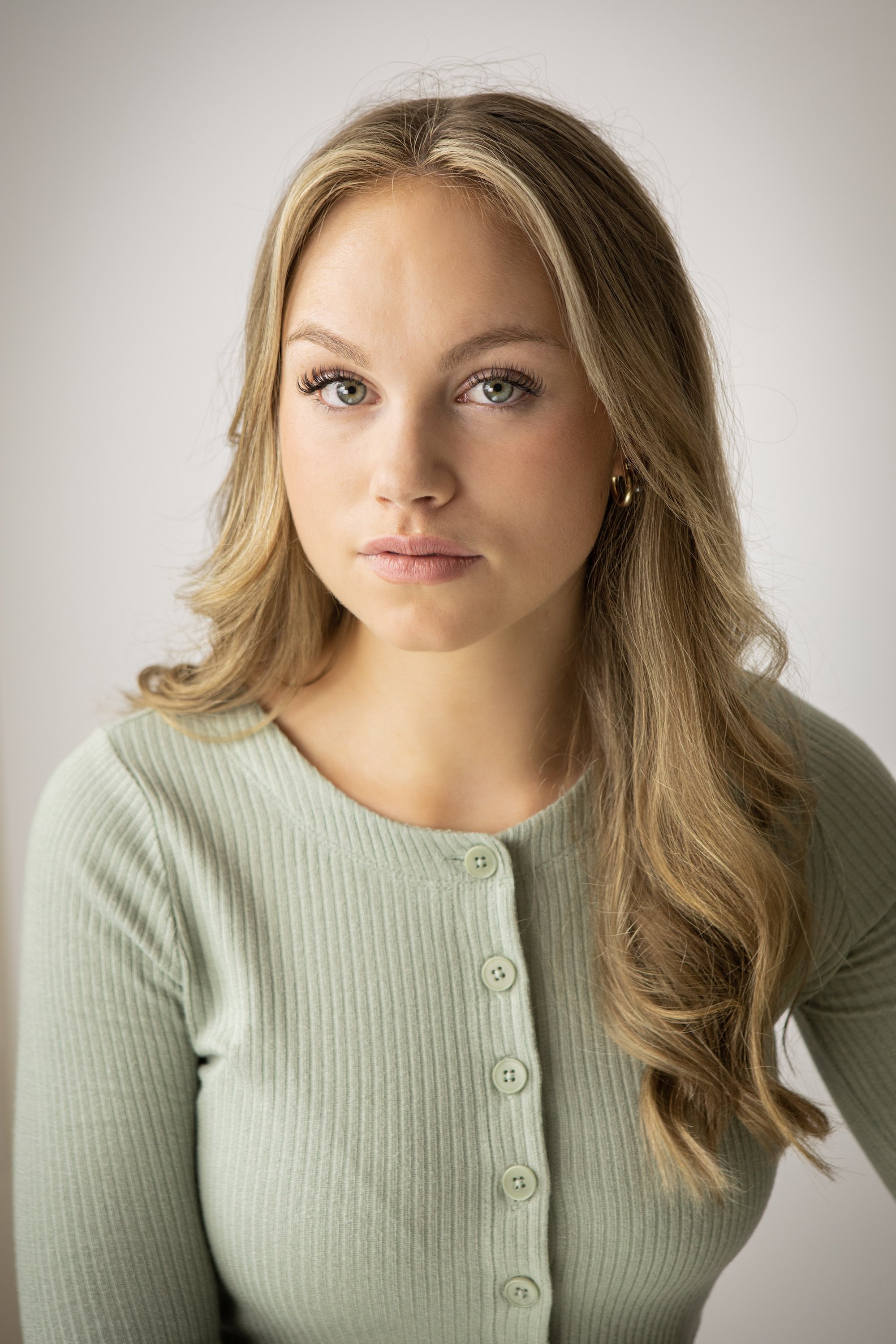 Ashley Dingwell backdrop