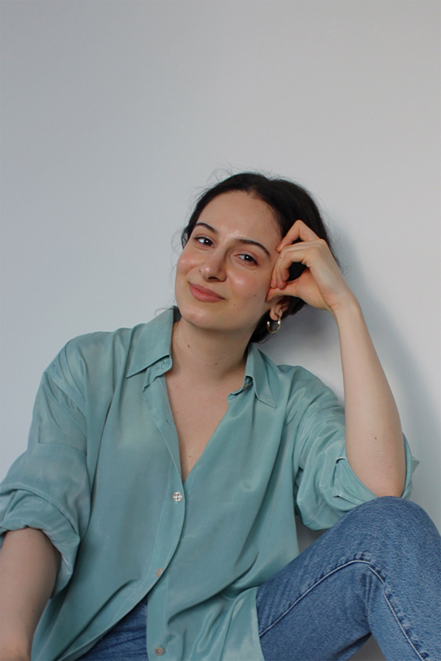 Damla Sakar backdrop