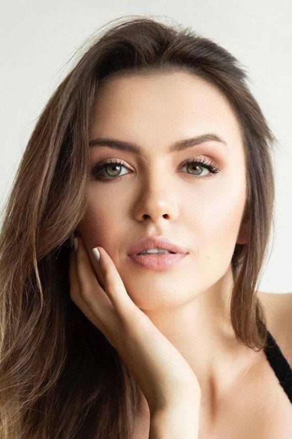 Felicia Sağnak backdrop