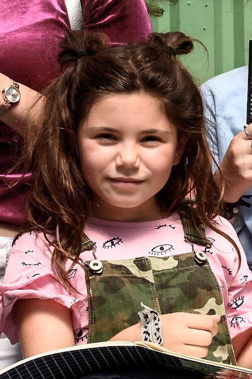 Layla Zara Seme backdrop