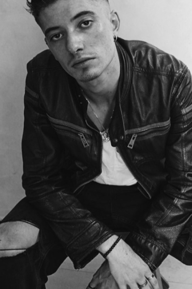 Adrián Rodríguez backdrop