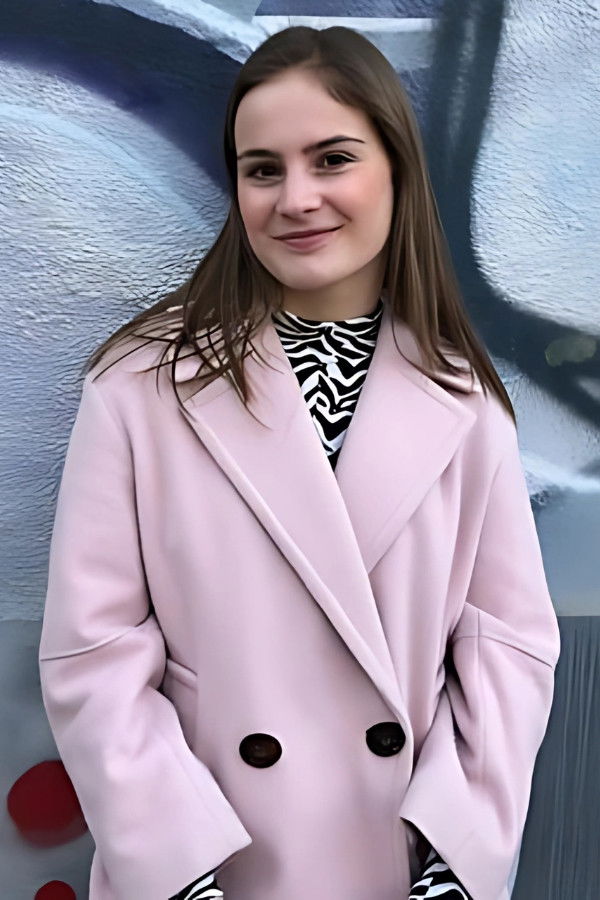 Maxine Janssens backdrop