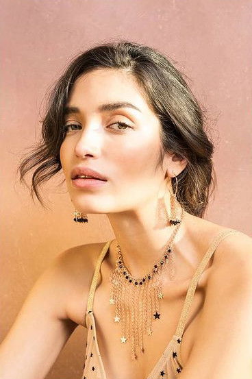 Alina Alexandra Félix Mansukhlal backdrop