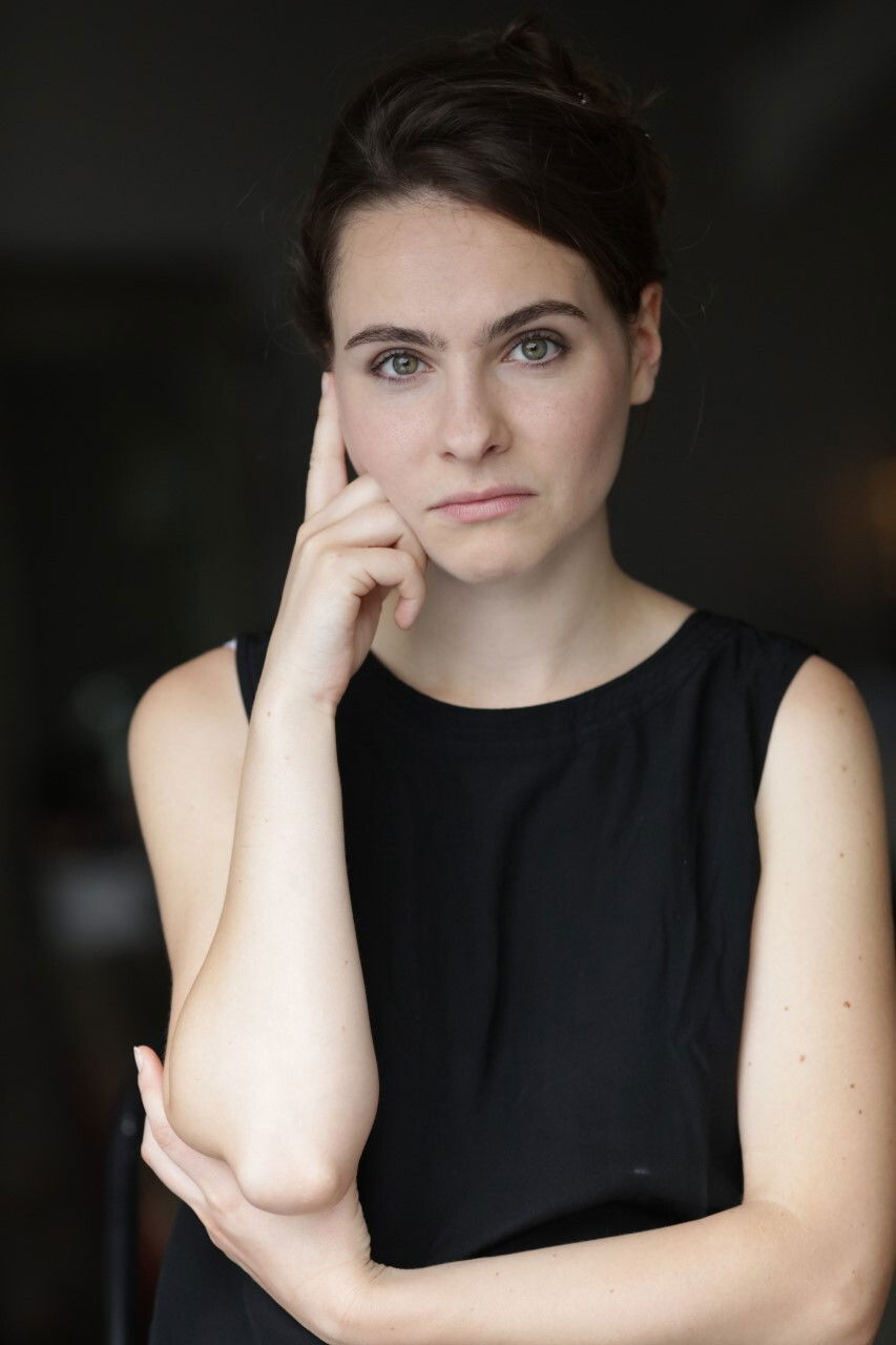 Julie Cléry backdrop