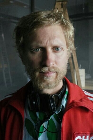 Gabriel Díaz backdrop