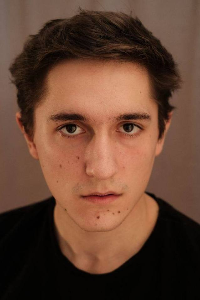 Artur Aliiev backdrop