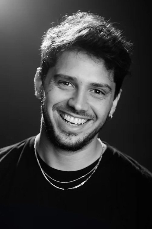 Max Fernandez backdrop