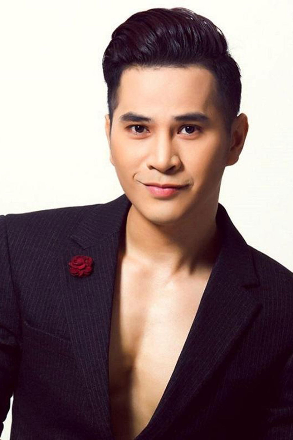 Trần Huy Anh backdrop