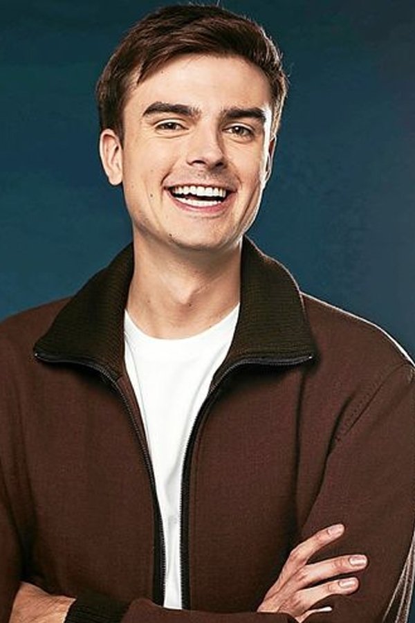 Hugo Travers backdrop