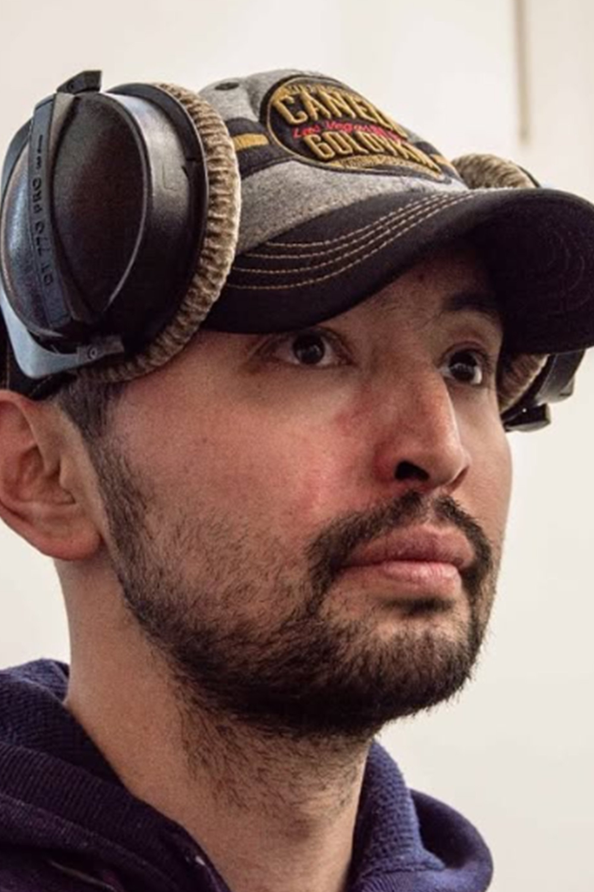 Niyaz Abdigapar backdrop